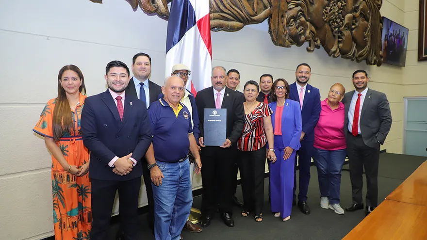 Asamblea aprueba devolución de 14,6 millones a docentes jubilados de los años 70.