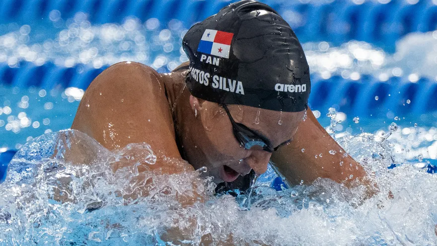 Emily Santos wins third silver for Panama, sets national record