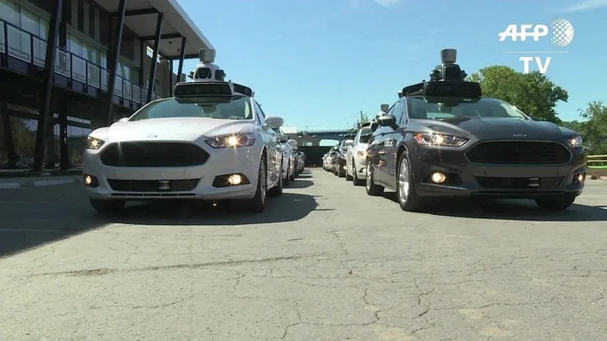 Uber prueba servicio en coches autónomos