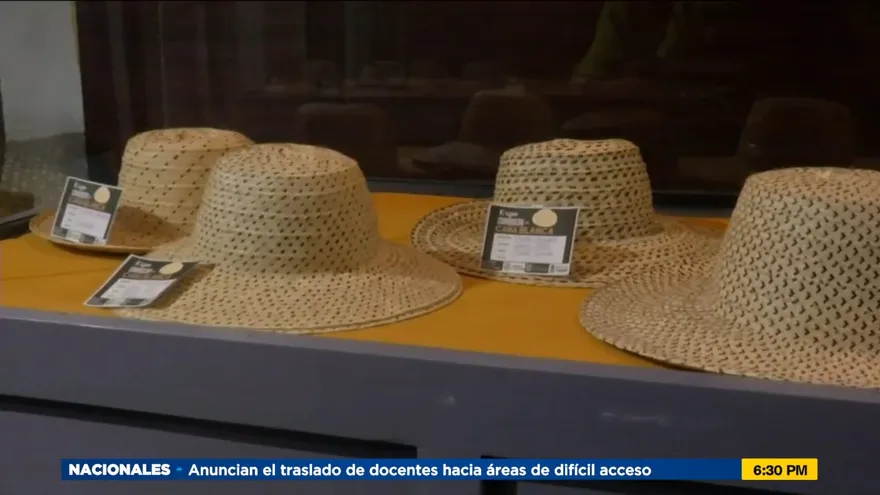 Exposición del sombrero de caña blanca