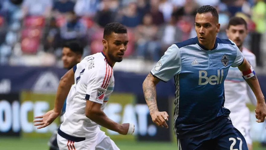 Blas Pérez se destapó y anotó dos goles, uno de ellos un golazo