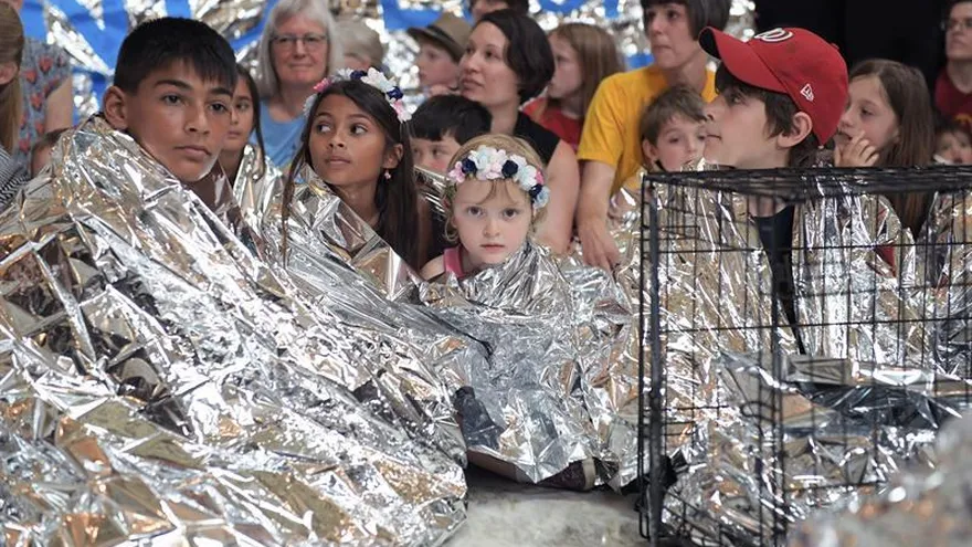 A finales de junio, el juez de San Diego, Dana Sabraw, determinó que los niños menores de 5 años debían volver con sus padres antes del 10 de julio y estableció que el resto debían reunirse con sus familiares antes del 26 de julio.