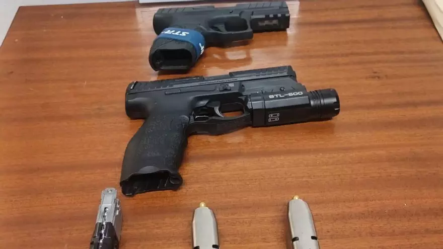 Parte de las armas incautadas