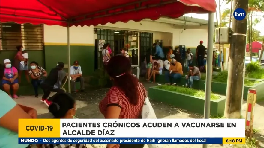 Pacientes crónicos se vacunan en Alcalde Díaz