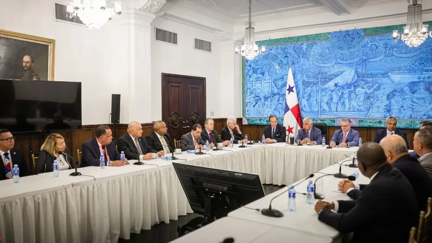El presidente José Raúl Mulino se reunió con la bancada del PRD