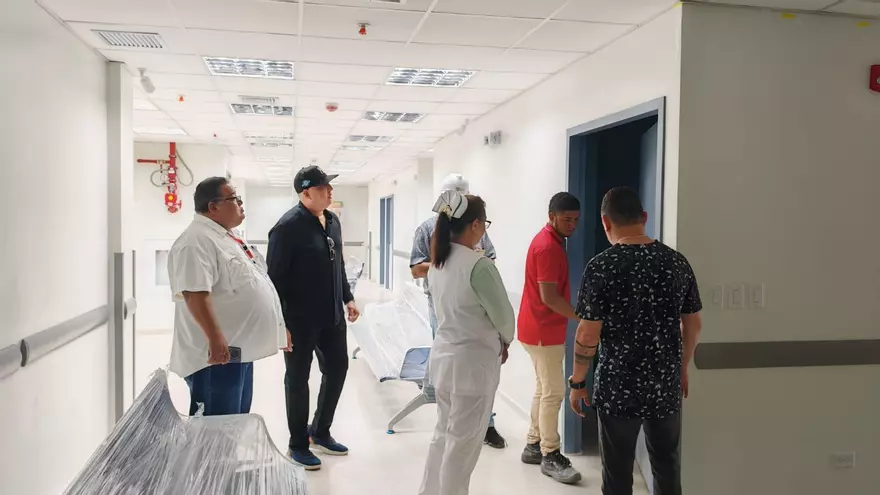 Autoridades inspeccionan el nuevo Centro de Salud de Guararé.