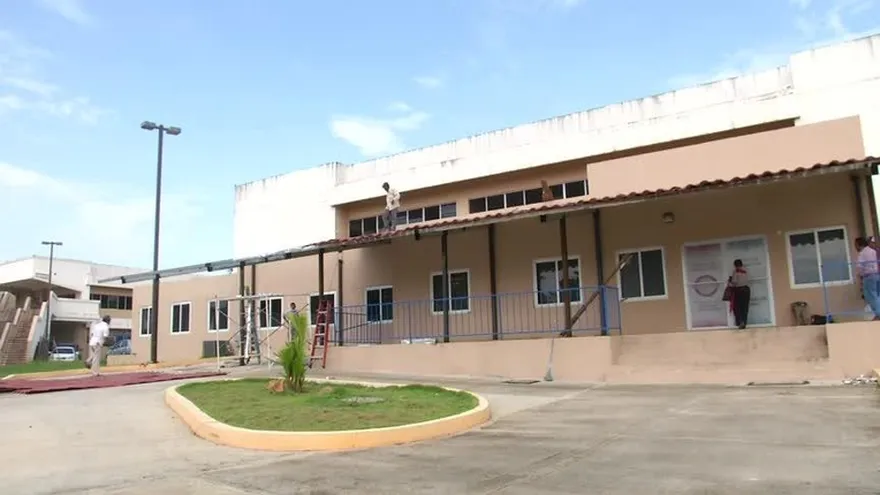 Piden reparación en techo de sala de Oncología en La Chorrera