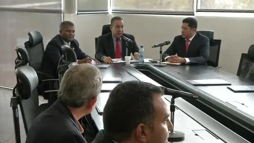 Suspenden prohijamiento de proyecto de licencia de paternidad