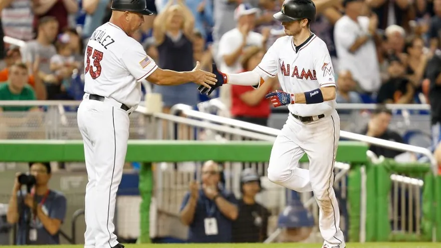 Marlins se recuperan y vencen a Rays con blanqueada