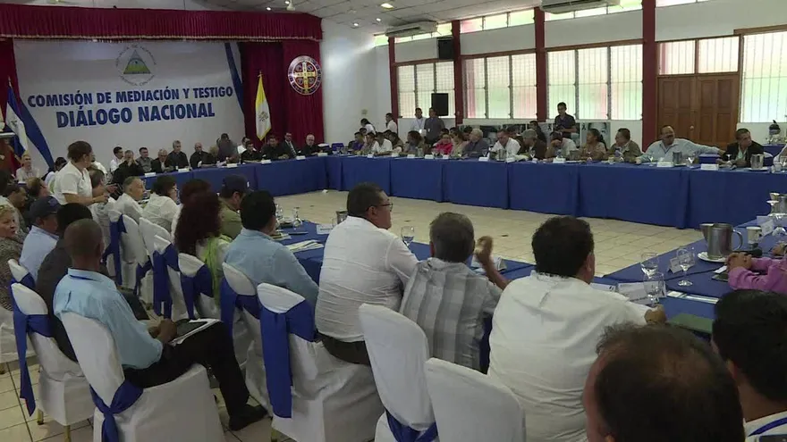 Suspenden diálogo en Nicaragua y gobierno reprime protestas