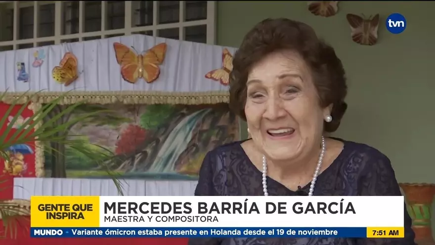 Mercedes Barría, maestra de la tamborera