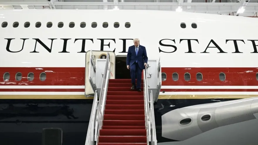Donald Trump recibe nuevo Air Force One, un Boeing 747 modificado donado por Catar