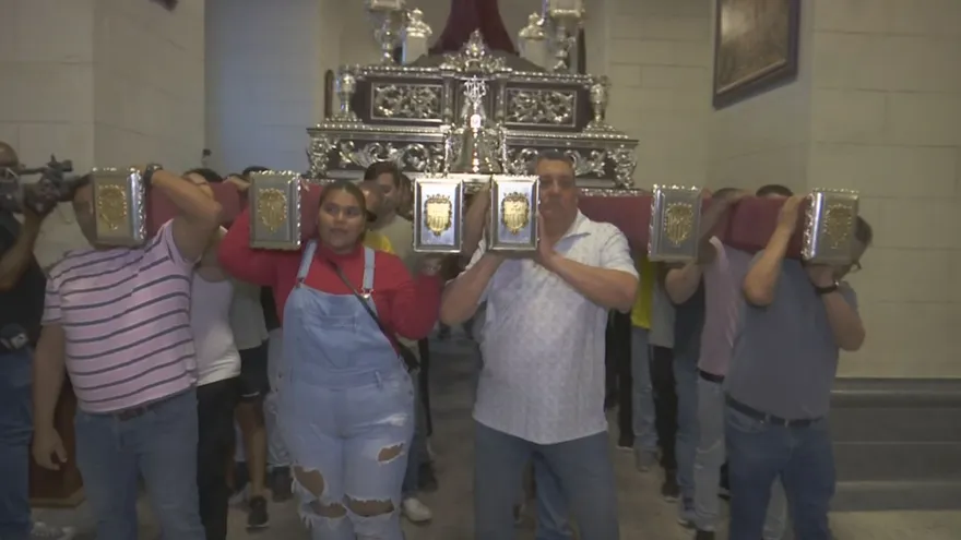 Se buscan costaleros: Inician prácticas para cargar las andas de Semana Santa en Casco Antiguo