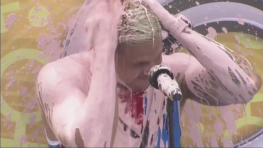 Unos cuantos baldazos recibieron los guerreros jugando el Desafío Musical