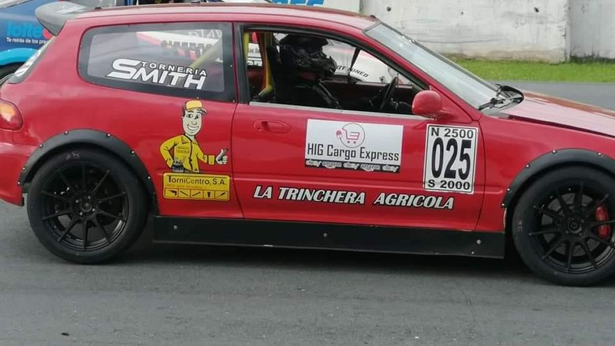 Carreiro y Serrano conducen un vehículo Honda