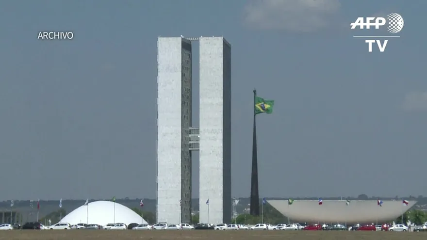 Arrestan a senador brasileño por escándalo de Petrobras