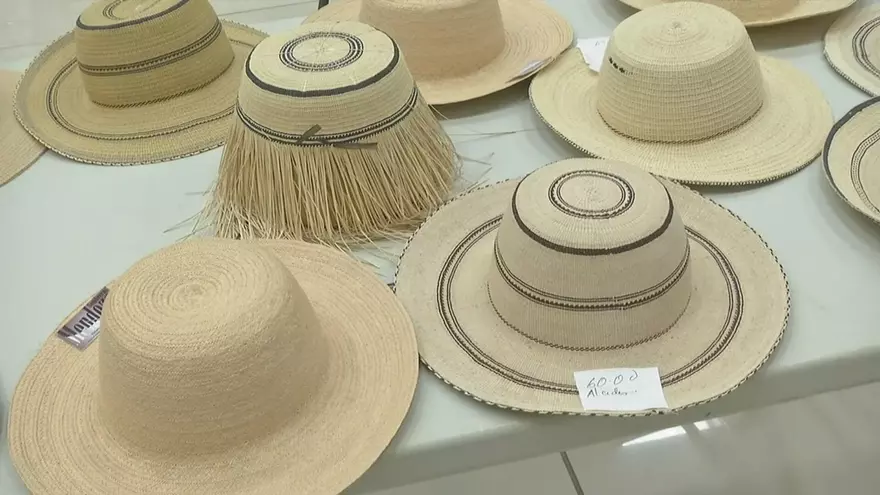 Realizan feria de artesanías en Santiago