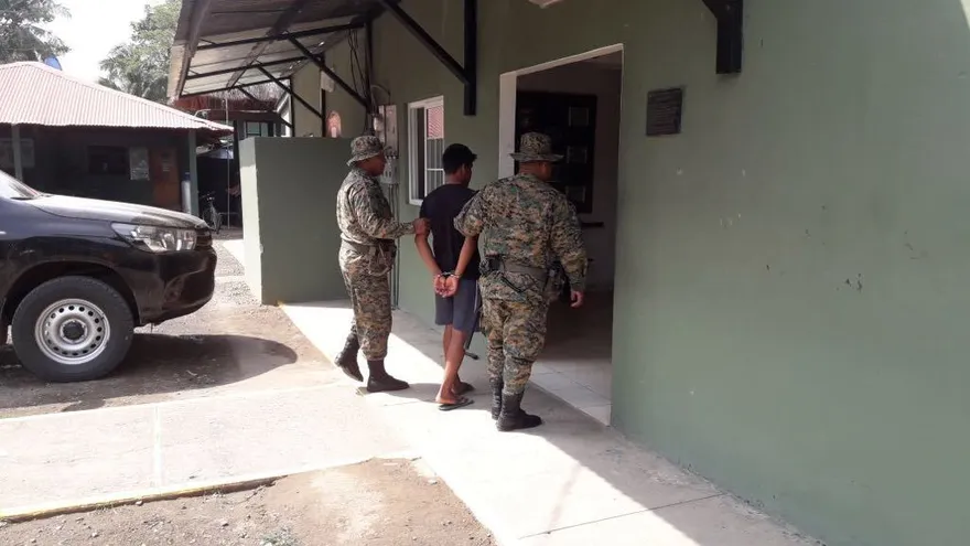 Detienen a un hombre requerido por delitos relacionados con droga en Darién