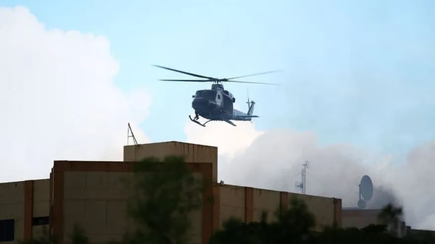 El helicóptero, que había transportado un cuerpo a Ziguinchor (sur), se estrelló a última hora de la tarde frente a la costa de Missirah.