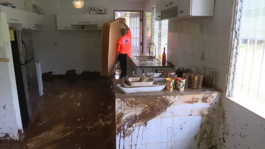 Casas quedaron llenas de lodo en Los Lotes de Pacora