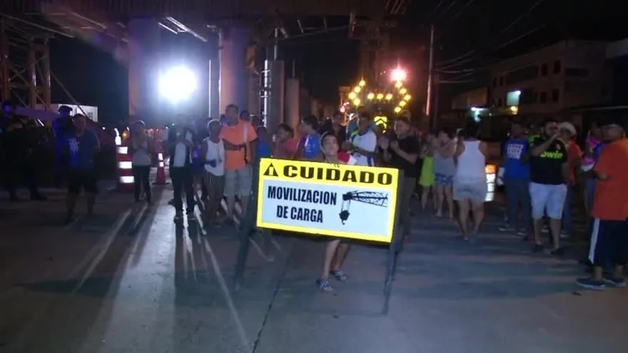 Residentes de Villa Daniela salen a protestar por falta de agua