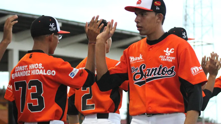 Coclé y Los Santos mantienen sus invictos