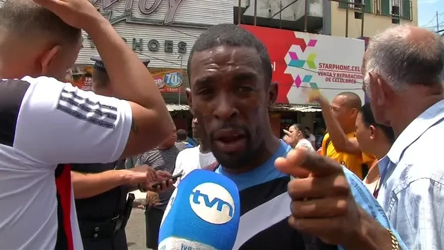 Buhoneros cierran calidonia