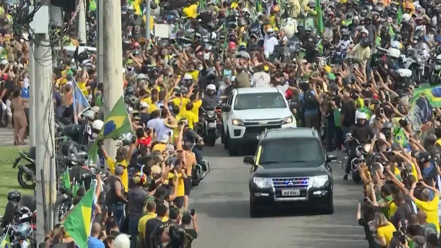 Bolsonaro encabeza una manifestación de motociclistas en Brasil
