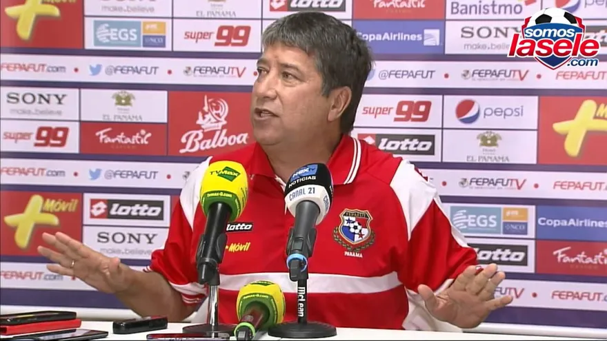 'Bolillo' Gómez defiende a Cooper y dice que todo está bien