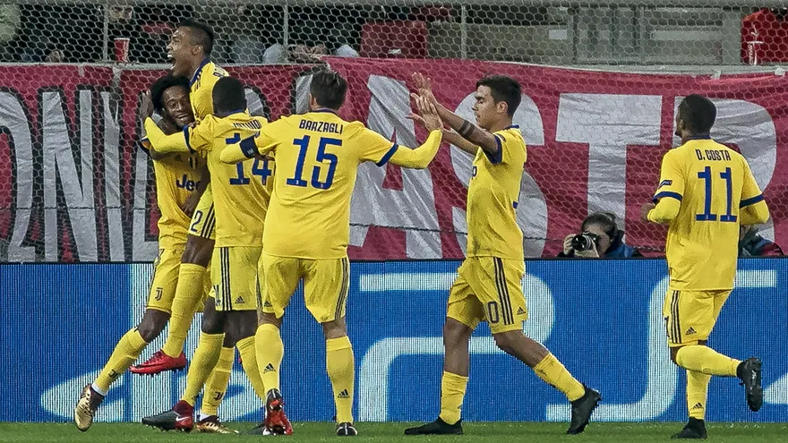 Juventus cumple el pronóstico y sella el billete como segunda de grupo.