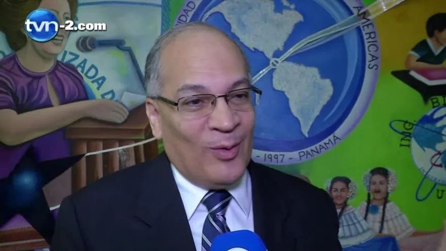 Suspenden dobles salarios a diputados del Parlacen