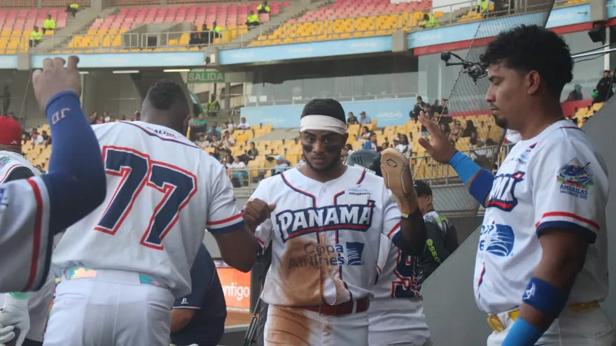 Jugadores de Panamá (Águilas Metropolitanas) durante el partido ante Curazao en la Serie de las Américas 2026