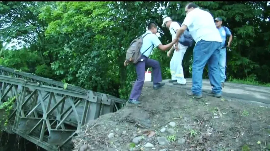 Comienzan trabajos de adecuación tras colapso de puente en Alanje