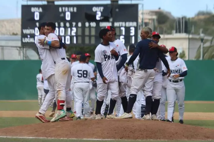 La selección panameña de béisbol Sub-18 celebra la clasificación al Mundial