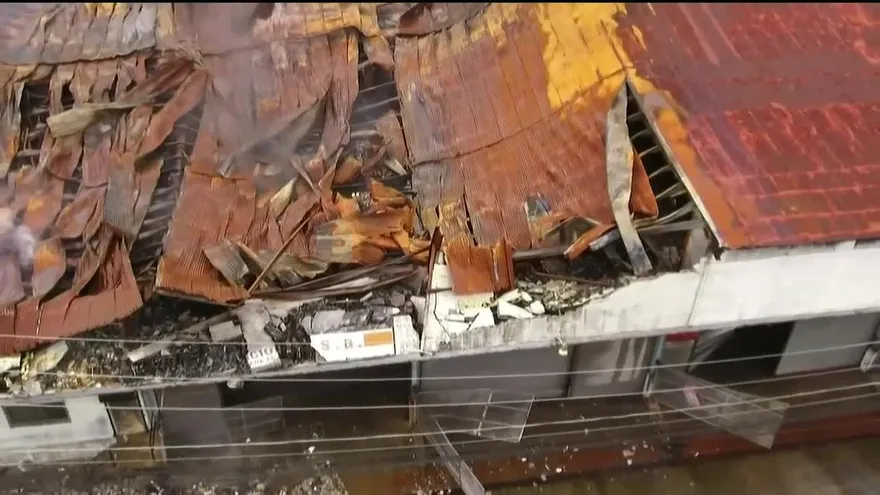 Millones de pérdidas por incendio de bodegas en Colón