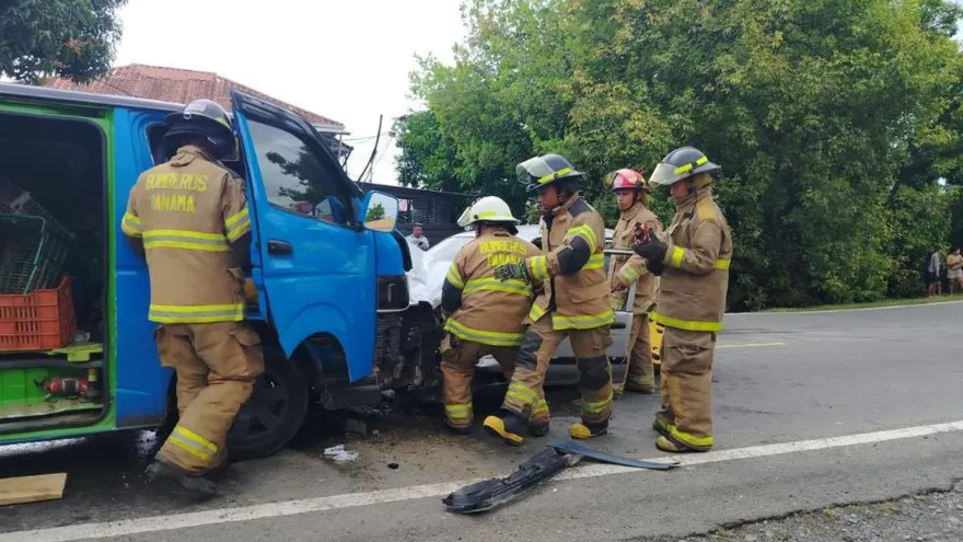 Bomberos atendieron el accidente de tránsito en El Empalme
