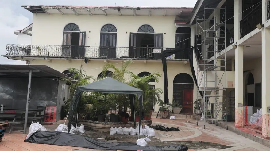 La Casa Amarilla, un edificio histórico dentro del conjunto arquitectónico que rodea el Palacio de las Garzas en San Felipe.
