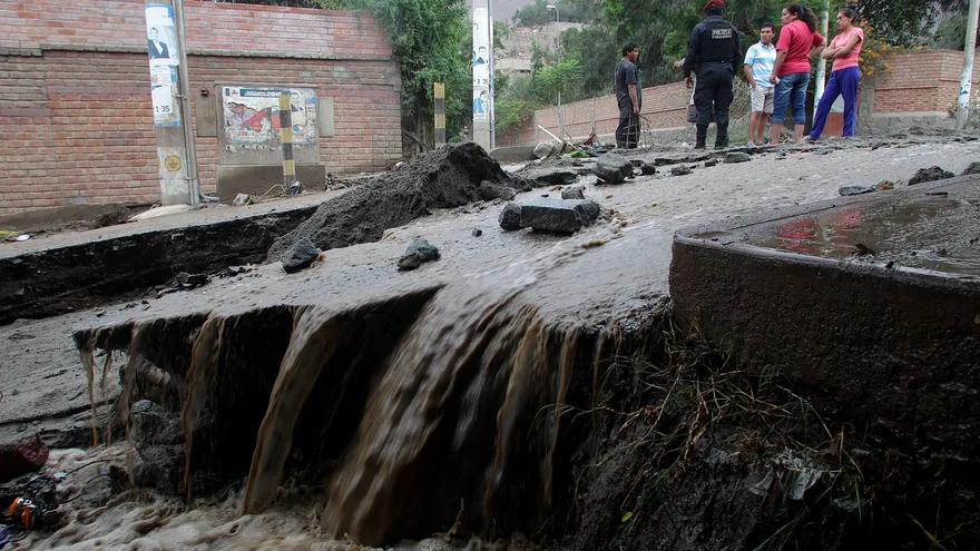 El deslizamiento o "huayco" cayó durante la madrugada de este lunes en el distrito de Challabamba