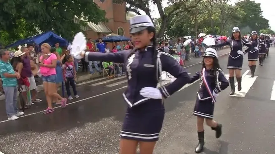 Chorreranos rinden honor a la patria