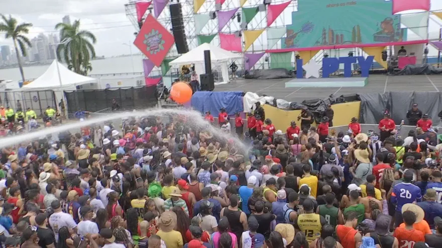 Extranjeros de Europa y América disfrutaron del Festival Carnavalístico