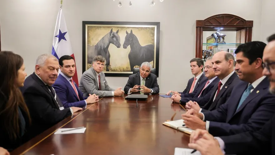 La reunión se da en medio de la Asamblea Generalde la OEA, que por estos días, se realiza en Panamá.