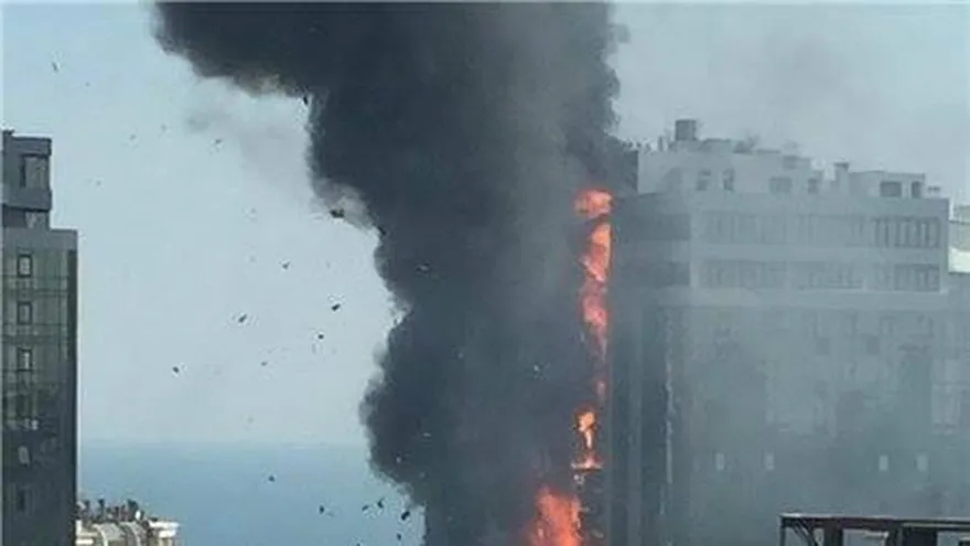 Se incendia edificio residencial de 22 pisos en Ucrania