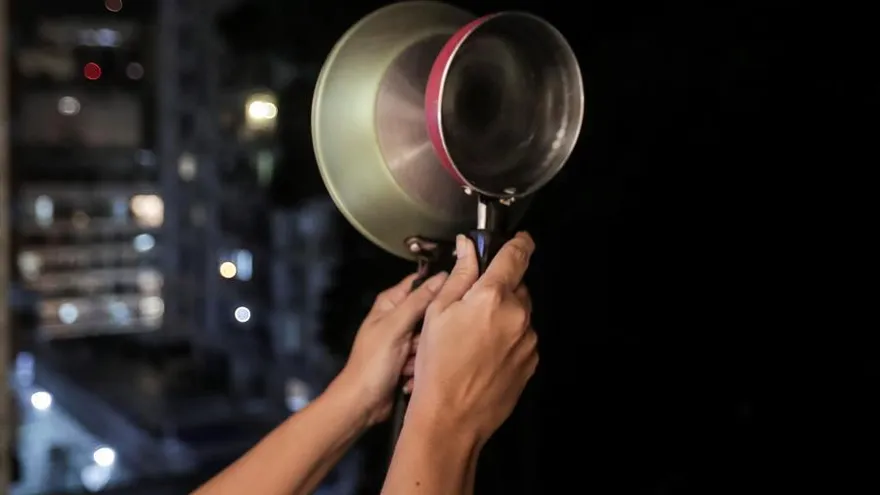 Bolsonaro anuncia un nuevo atraso en el inicio de la vacunación en medio de un cacerolazo