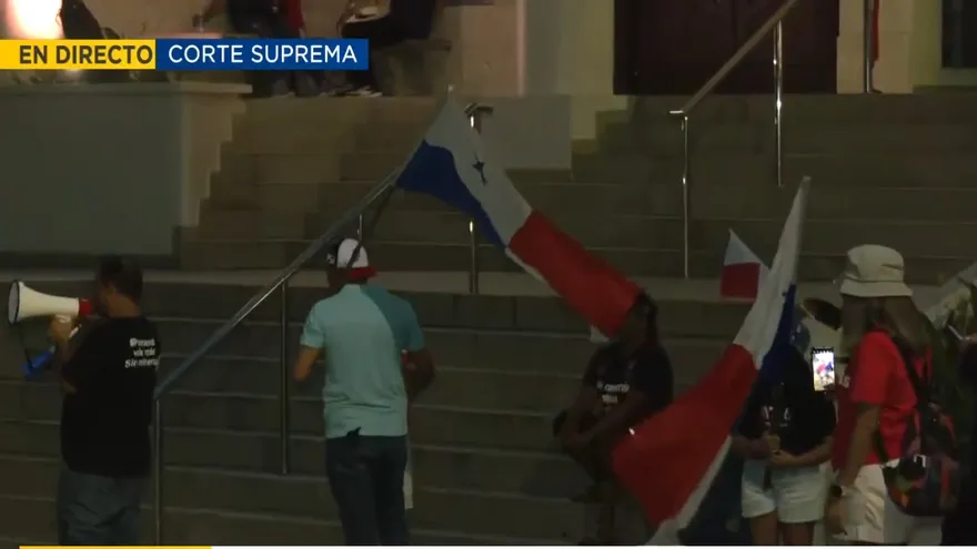 Segunda noche de vigilia en la Corte Suprema de Justicia