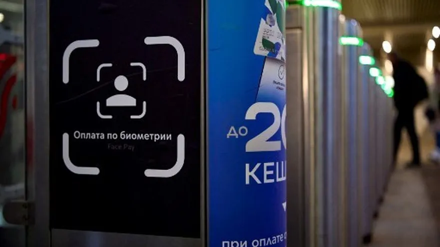 Uno de los dispositivos de reconocimiento facial en el metro de Moscú