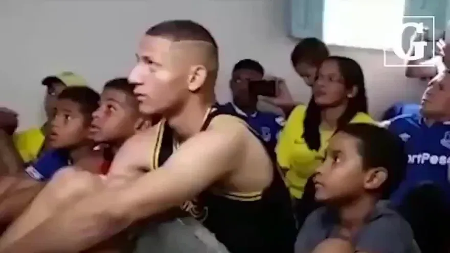 Asi fue la celebración del delantero brasileño Richarlison, en casa de sus abuelos y junto a su familia