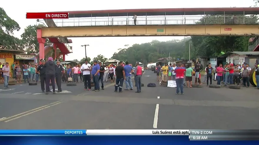 Residentes de una comunidad en Colón protestan por falta de agua potable