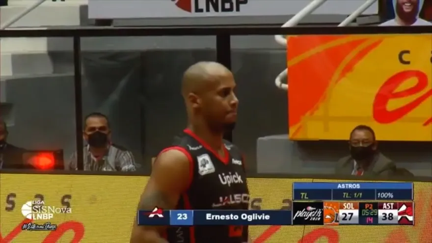 Actuación del panameño Ernesto Oglivie con los astros semifinales en México