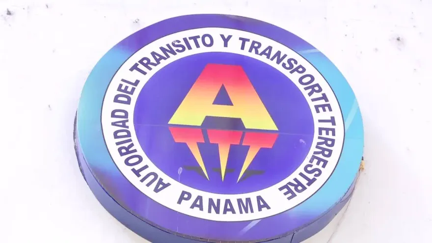 ¿Están los busitos piratas en manos de políticos?