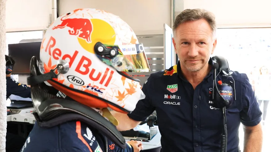 Christian Horner (d) junto al piloto de Red Bull Yuki Tsunoda (i)